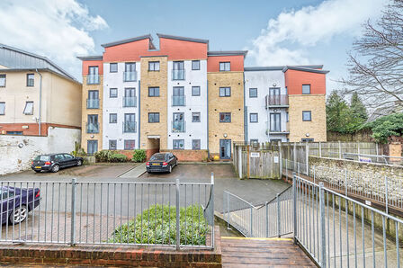 Knightrider Street, 2 bedroom  Flat to rent, £1,250 pcm