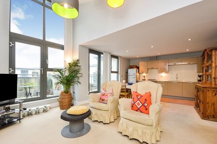 Hart Street, 2 bedroom  Flat to rent, £1,350 pcm