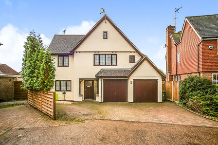 Abberley Park, 5 bedroom Detached House to rent, £2,650 pcm