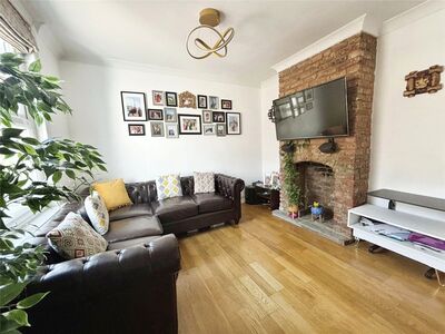 3 bedroom Mid Terrace House for sale