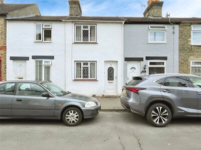 3 bedroom Mid Terrace House for sale