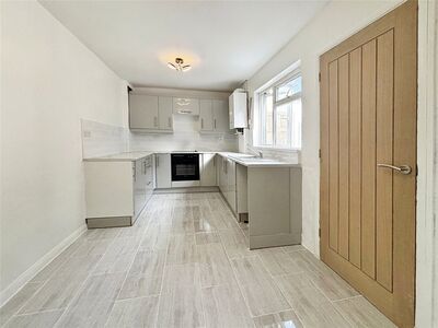 Grove Road, 3 bedroom Mid Terrace House for sale, £290,000