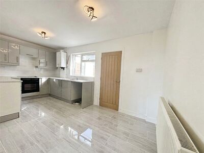 3 bedroom Mid Terrace House for sale