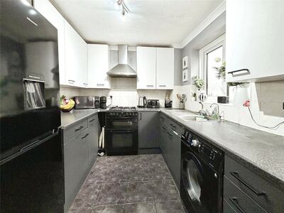 2 bedroom Mid Terrace House for sale