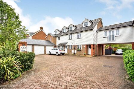 Sherway Close, 3 bedroom Mid Terrace House to rent, £1,100 pcm