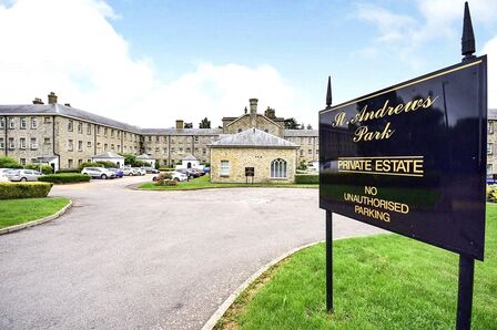 St. Andrews Park, 2 bedroom  Flat for sale, £220,000