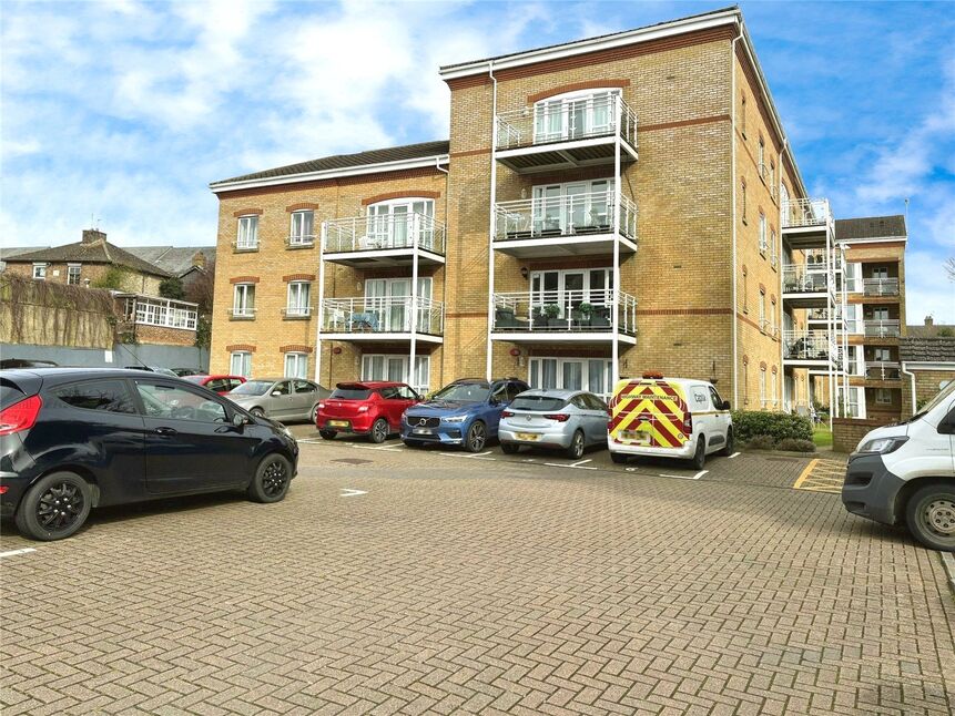 Main image of 2 bedroom  Flat for sale, Tonbridge Road, Maidstone, Kent, ME16