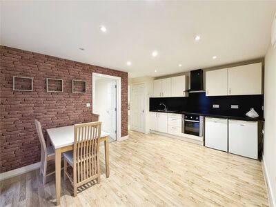 Upper Stone Street, 1 bedroom  Flat to rent, £950 pcm