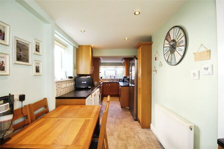 3 bedroom Mid Terrace House for sale