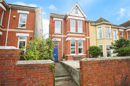 Victoria Road, 4 bedroom Mid Terrace House to rent, £1,500 pcm