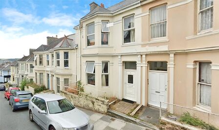 4 bedroom Mid Terrace House for sale