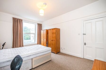 Lipson Road, 1 bedroom  Flat to rent, £195 weekly