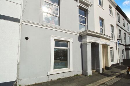 Clifton Place, 1 bedroom  Flat to rent, £725 pcm