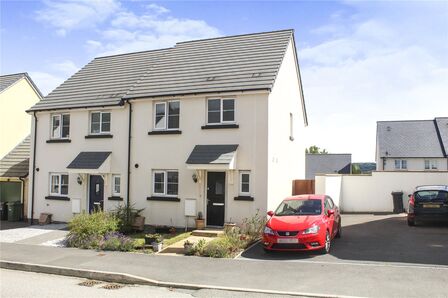 Horseshoe Drive, 3 bedroom Semi Detached House for sale, £275,000