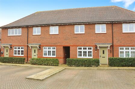 Foxglove Close, 3 bedroom Mid Terrace House for sale, £290,000