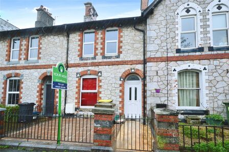 3 bedroom Mid Terrace House to rent