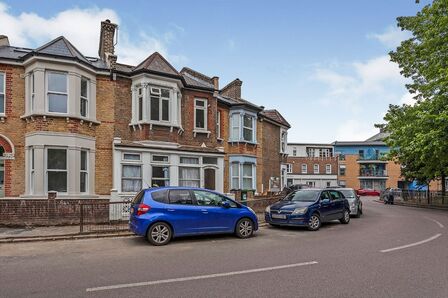 Trundleys Road, 5 bedroom Mid Terrace House to rent, £4,750 pcm