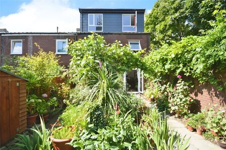 Swallow Close, 4 bedroom End Terrace House for sale, £725,000