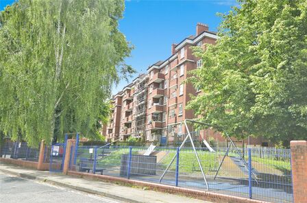 York Hill, 1 bedroom  Flat for sale, £190,000