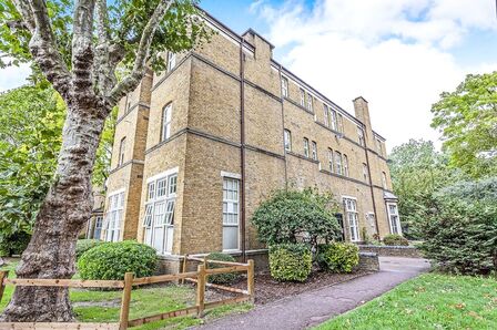 Avonley Road, 1 bedroom  Flat for sale, £300,000