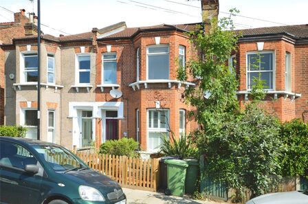 Queenswood Road, 2 bedroom  Flat for sale, £350,000