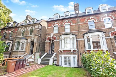 Queens Road, 2 bedroom  Flat for sale, £500,000