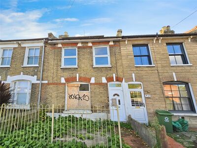 3 bedroom Mid Terrace House for sale