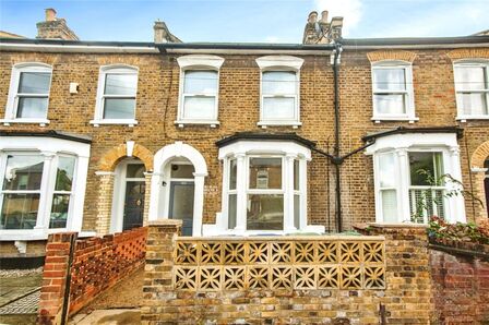 Hollydale Road, 2 bedroom  Flat to rent, £2,100 pcm