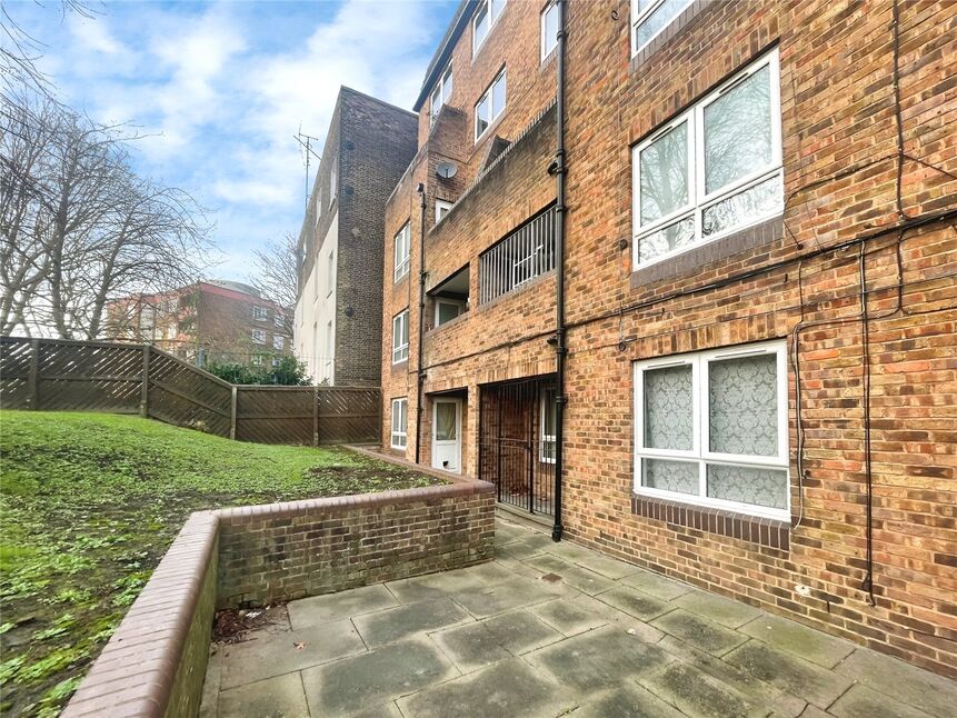 Main image of 1 bedroom  Flat for sale, Romney Close, London, SE14