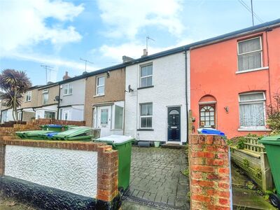 Abbey Crescent, 3 bedroom Mid Terrace House to rent, £1,700 pcm