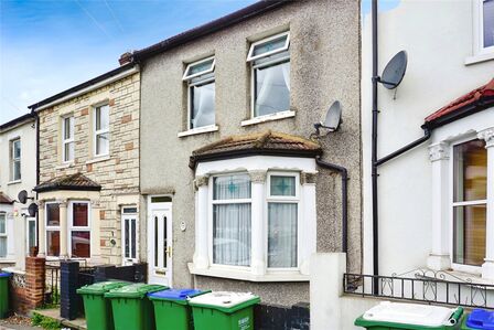 2 bedroom Mid Terrace House for sale