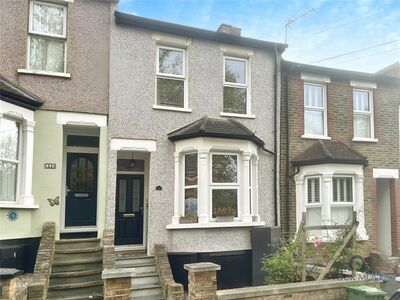 Upper Holly Hill Road, 4 bedroom Mid Terrace House to rent, £2,250 pcm