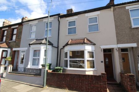 3 bedroom Mid Terrace House for sale