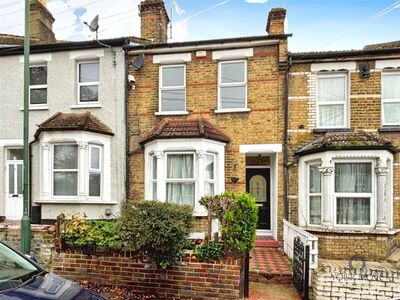 Glendale Road, 3 bedroom Mid Terrace House for sale, £335,000