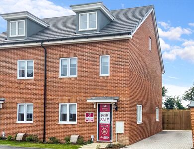 London Road, 3 bedroom Semi Detached House for sale, £375,000