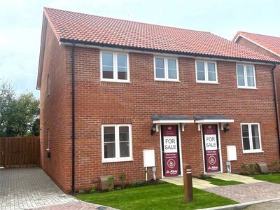 London Road, 3 bedroom Semi Detached House for sale, £315,000