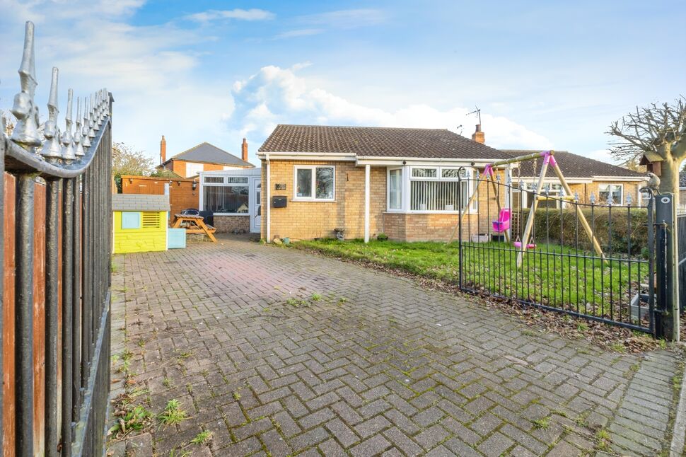 Main image of 3 bedroom Detached Bungalow for sale, Fosse Grove, Saxilby, Lincoln, LN1