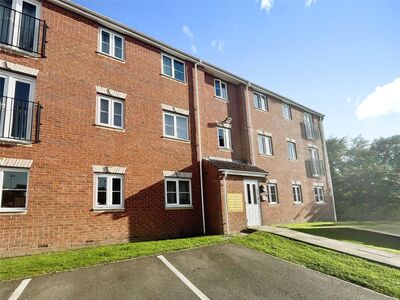 Heather Gardens, 2 bedroom  Flat to rent, £725 pcm