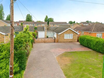 Newark Road, 3 bedroom Detached Bungalow for sale, £300,000