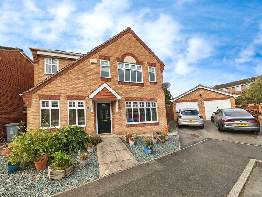 Main image of 4 bedroom Detached House for sale, Balmoral Drive, Newark, Nottinghamshire, NG24