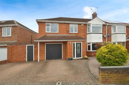 5 bedroom Semi Detached House for sale