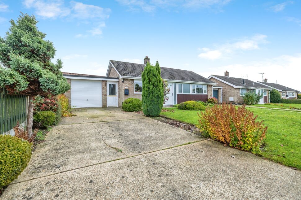 Main image of 2 bedroom Detached Bungalow for sale, Manor Road, Saxilby, Lincolnshire, LN1