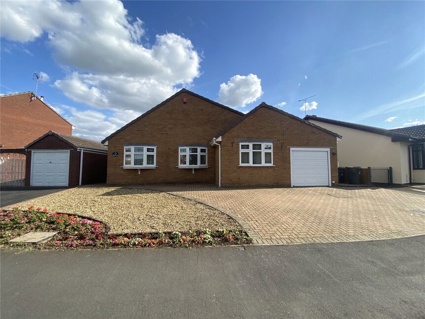 Main image of 3 bedroom Detached Bungalow for sale, Thornhill Drive, Nuneaton, Warwickshire, CV11