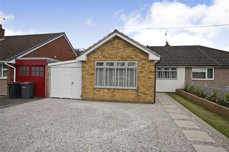 Romsey Avenue, 2 bedroom Semi Detached Bungalow to rent, £1,300 pcm