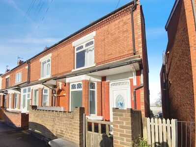 4 bedroom End Terrace House to rent