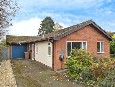 Llanforda Mead, 3 bedroom Detached Bungalow for sale, £328,000