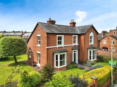 Park Street, 3 bedroom Detached House for sale, £450,000