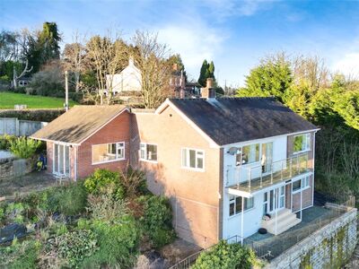 Llynclys, 3 bedroom Detached House for sale, £450,000