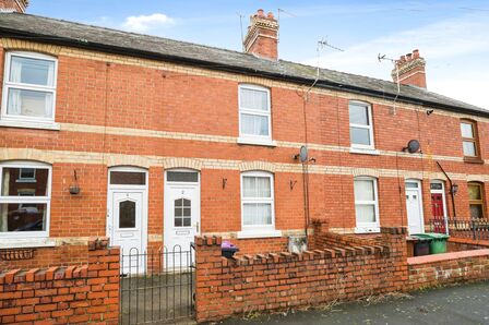 West Street, 2 bedroom Mid Terrace House for sale, £165,000