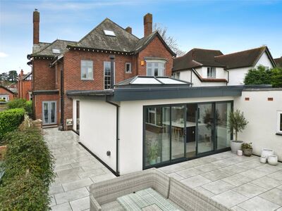 8 bedroom Detached House for sale